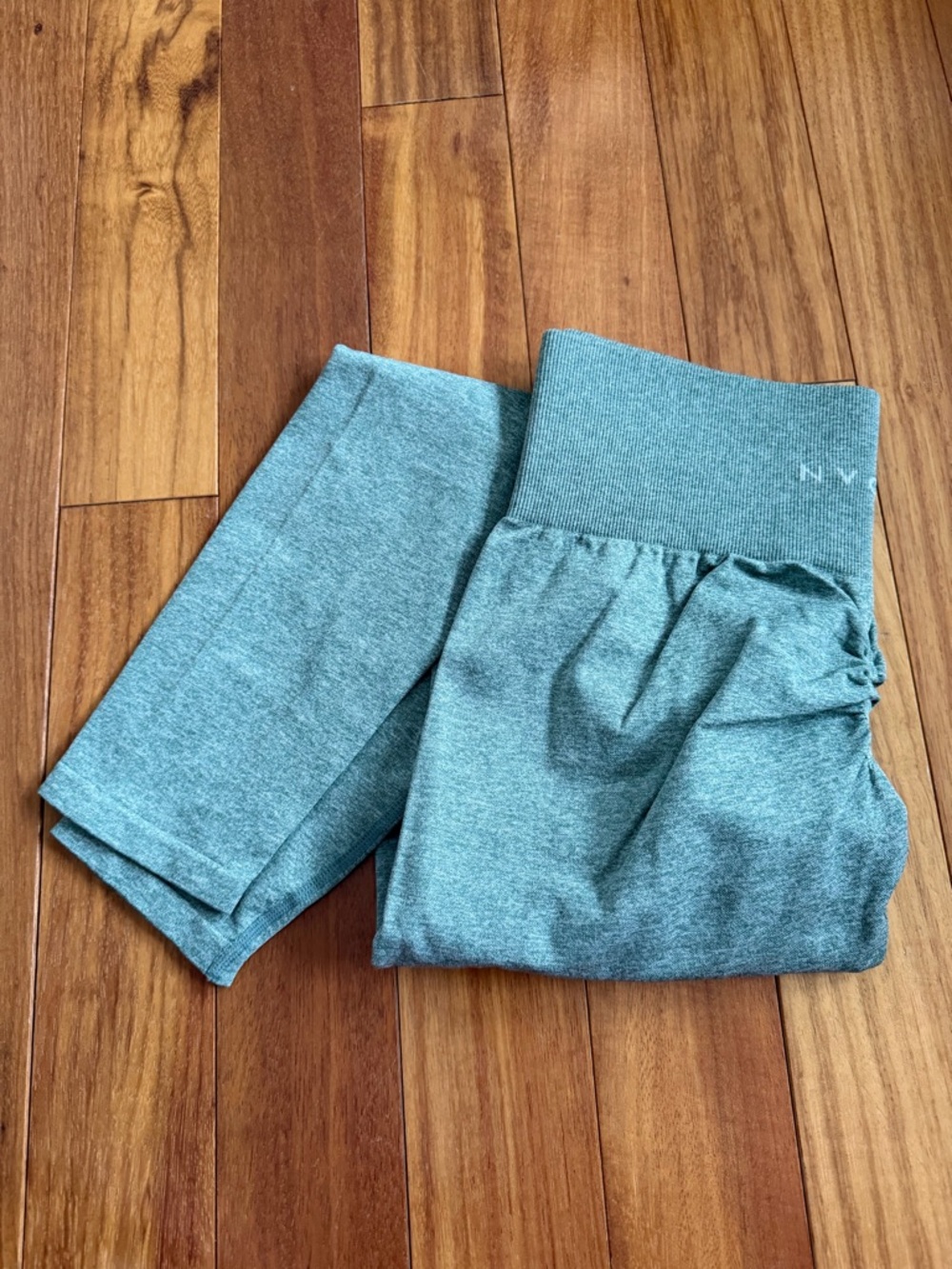 NVGTN Green Scrunch Leggings